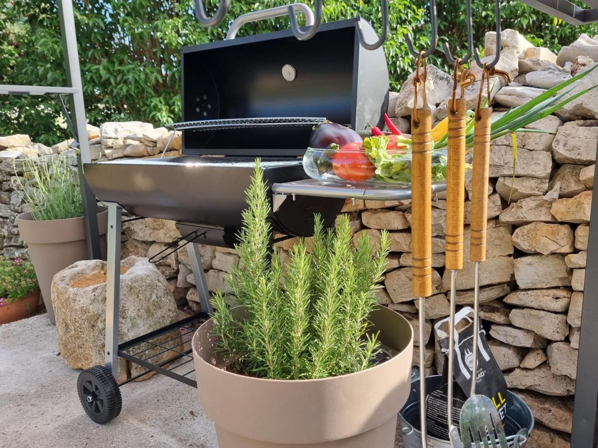 Villa Stonehouse Ana With Jacuzzi Rovinj-Krmed Exterior foto
